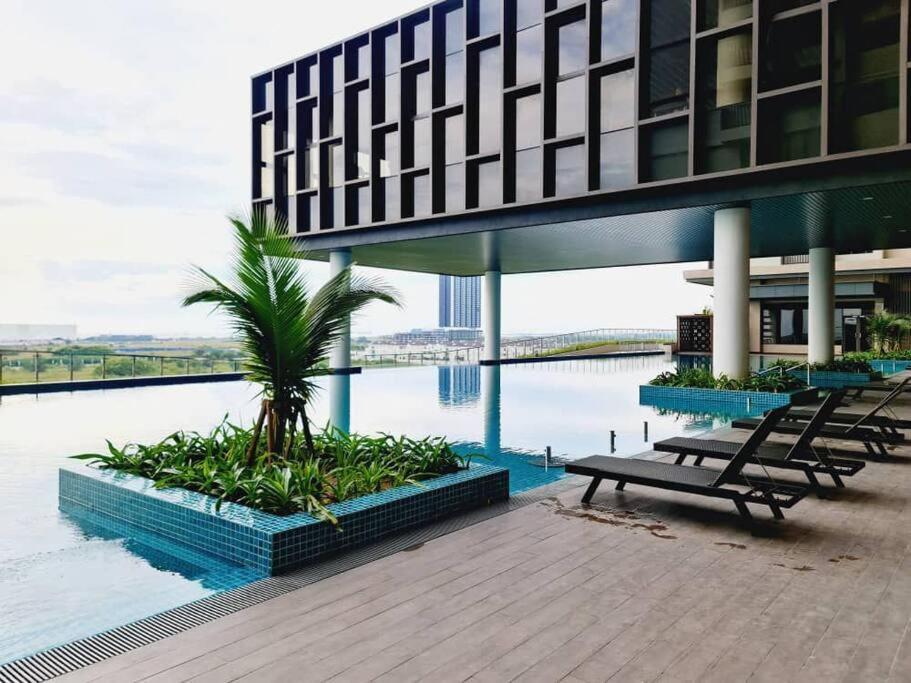 New! Bali 5-8Pax Melaka Town @ Play View Condo Exterior photo