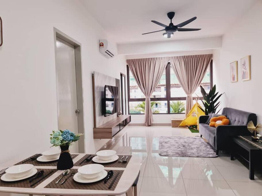 New! Bali 5-8Pax Melaka Town @ Play View Condo Exterior photo